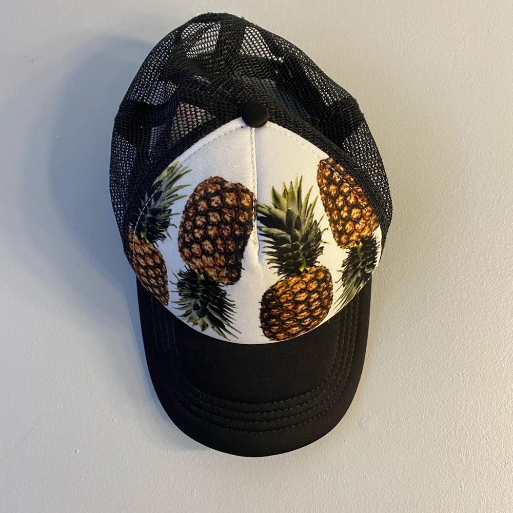 Black mesh pineapple hat